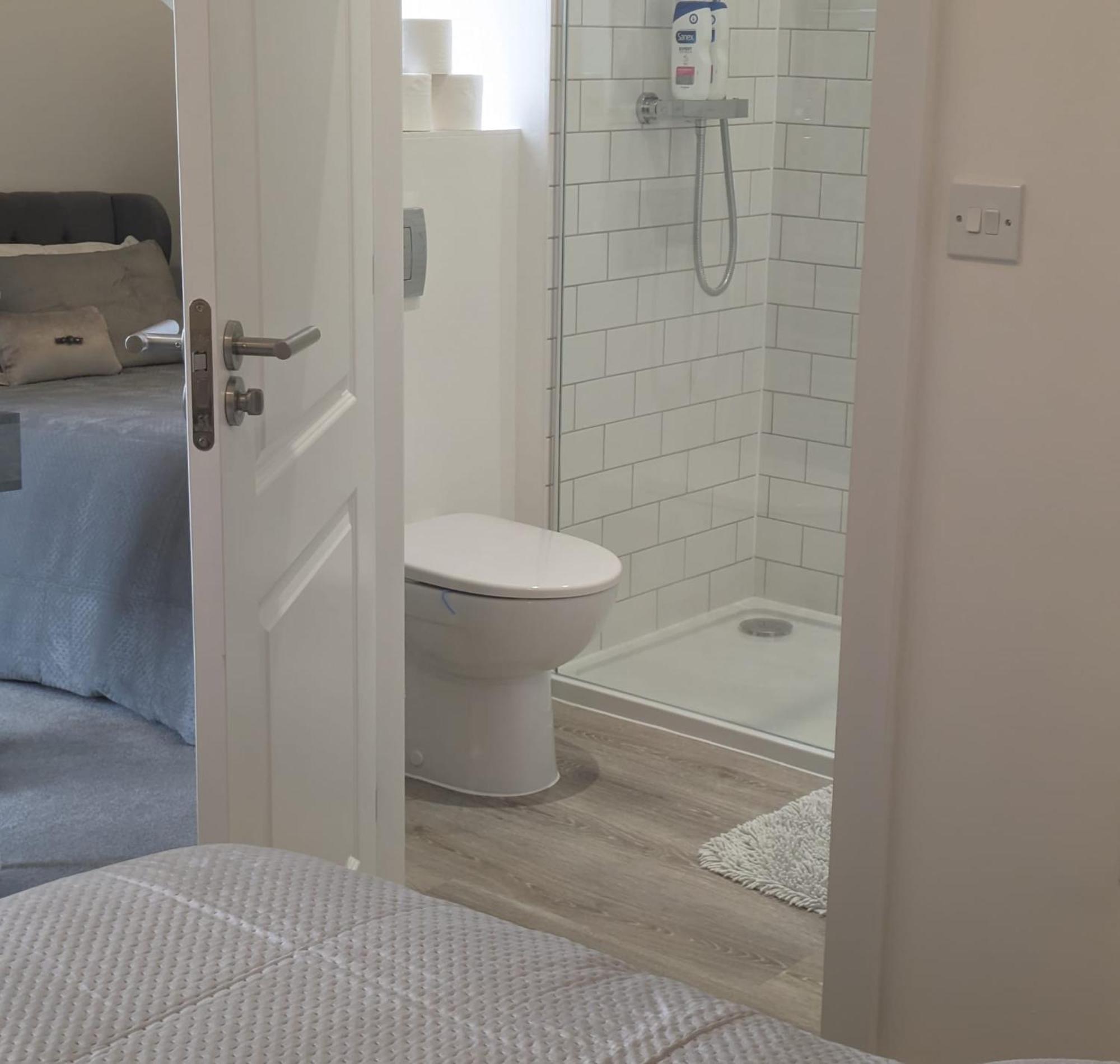 Contemporary Double Ensuite Room เบอร์มิงแฮม ภายนอก รูปภาพ